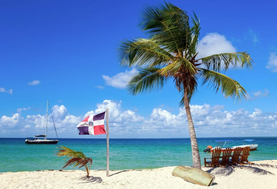 Punta Cana playa con bandera